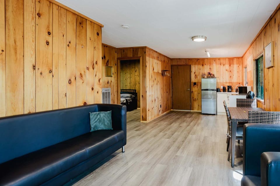 2-Bedroom Cottage #11 - Sand Bay House in Georgian Bay