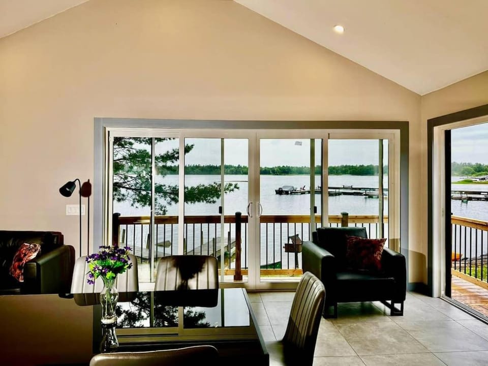 Lakefront Studio Cottage #8 House in Georgian Bay