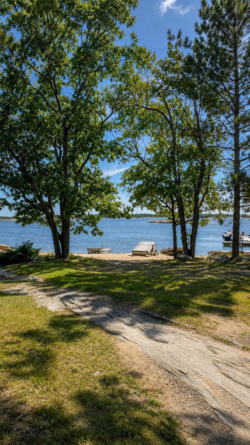 Studio Capsule Sand Bay #16 House in Georgian Bay