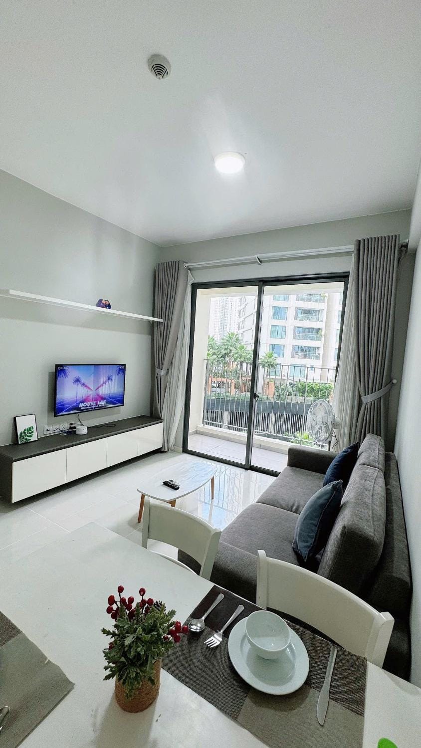 Communal lounge/ TV room, TV and multimedia, Living room, Seating area, Dining area, Evening entertainment