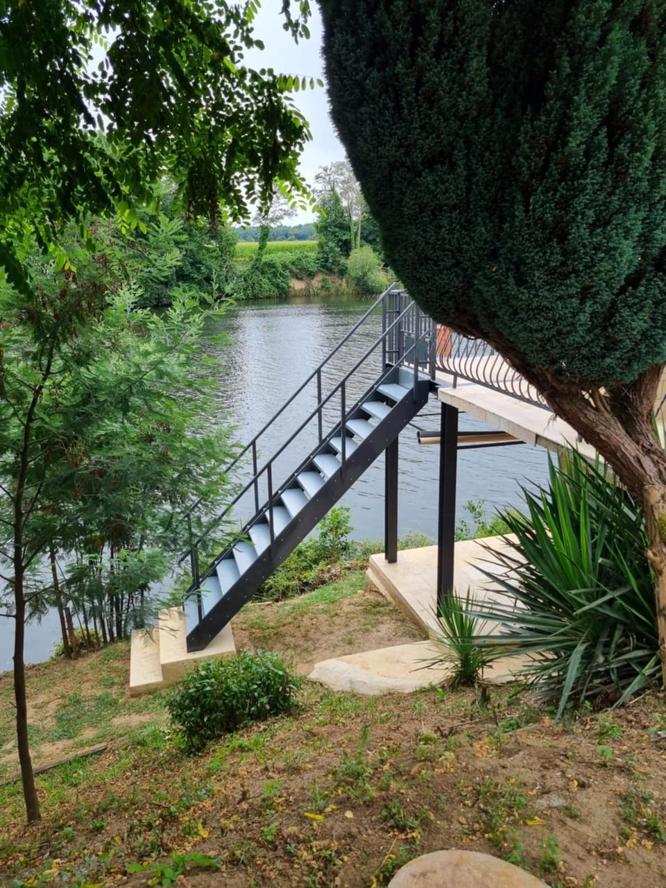 Maisonnette en bord de rivière House in Nouvelle-Aquitaine