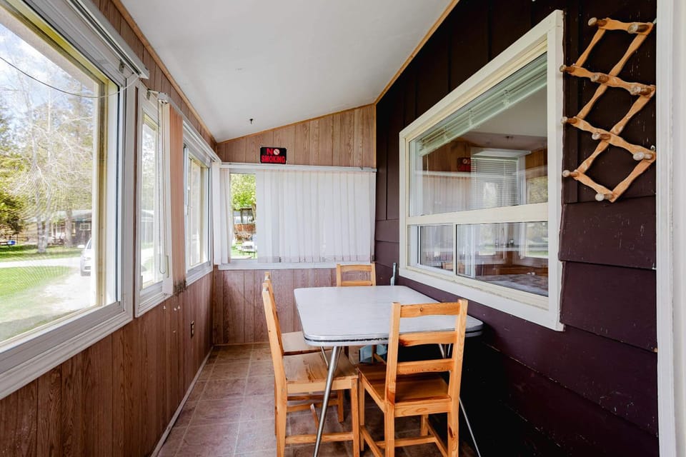2-Bedroom Cottage #11 - Ambleside House in Kawartha Lakes