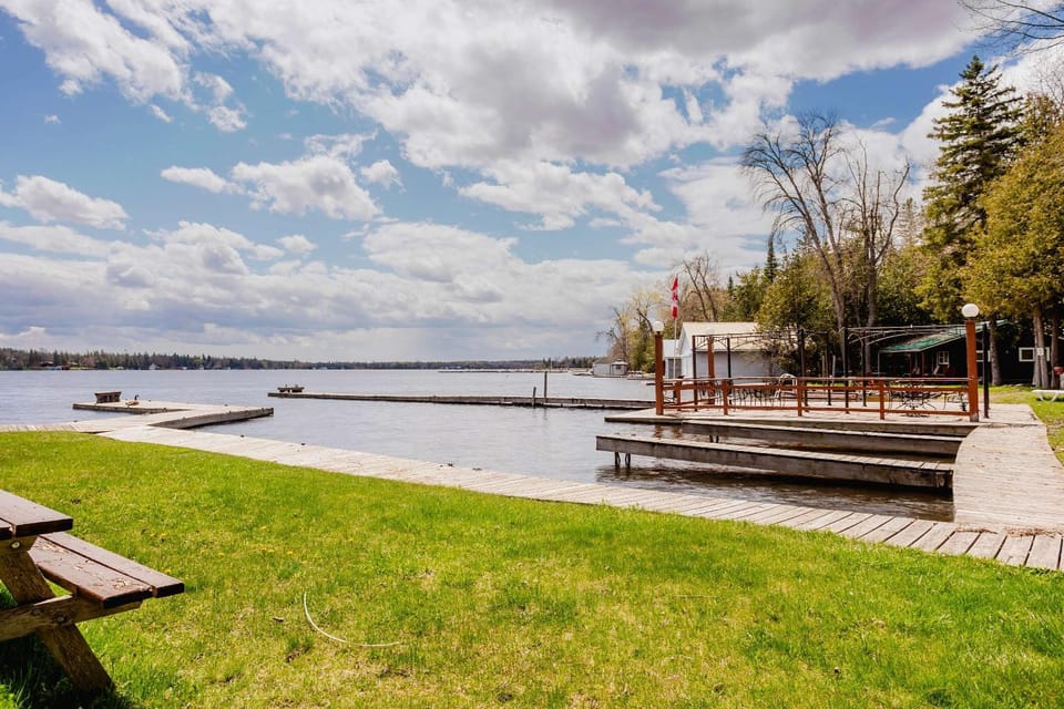 2-Bedroom Cottage #11 - Ambleside House in Kawartha Lakes