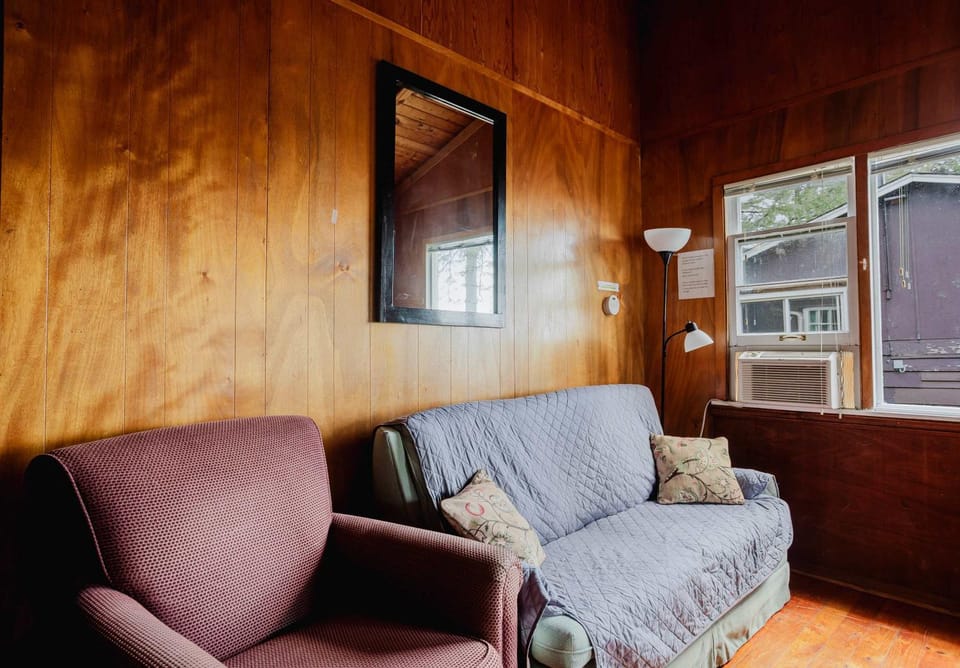 Ambleside - 2-Bedroom Cottage #10 House in Kawartha Lakes