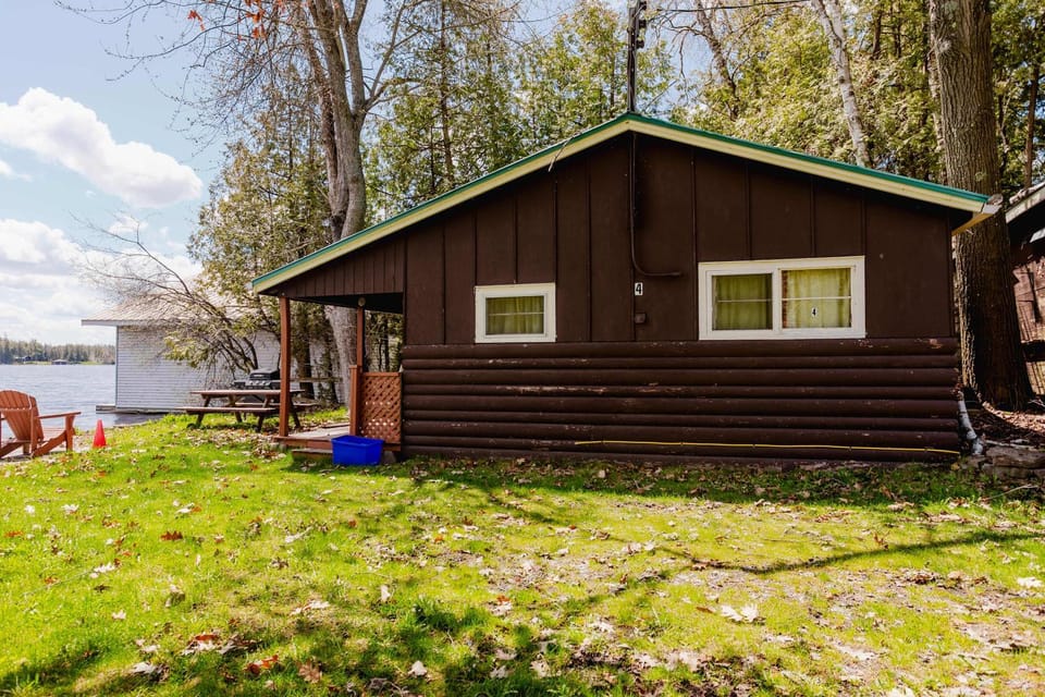 Ambleside - 2-Bedroom Cottage #4 House in Kawartha Lakes
