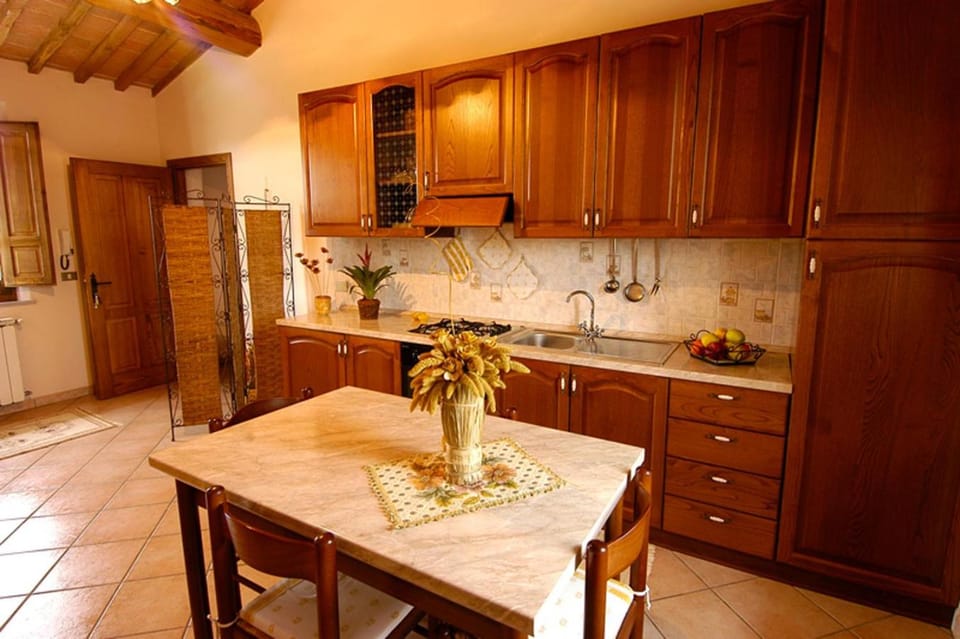 Kitchen or kitchenette, Dining area, stove