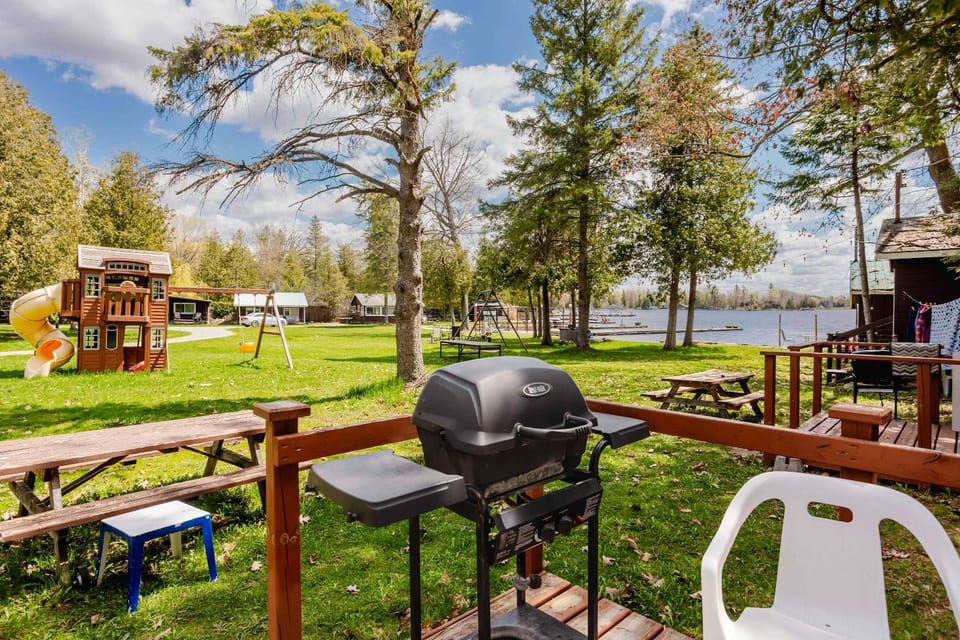 1-Bedroom Cottage #2 - Ambleside House in Kawartha Lakes