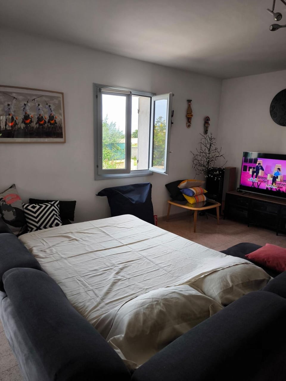 Bed, Living room