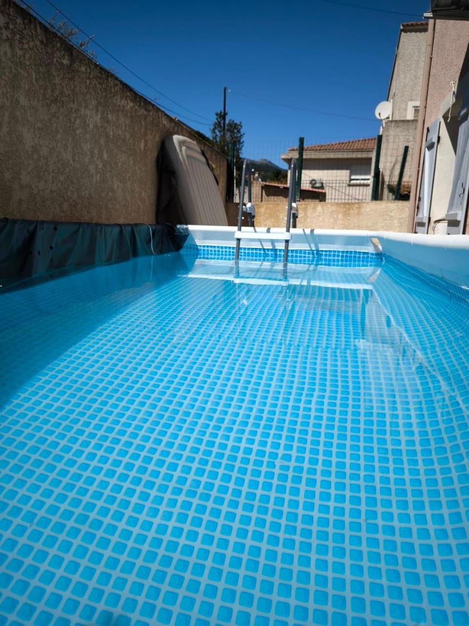 Swimming pool, Swimming pool