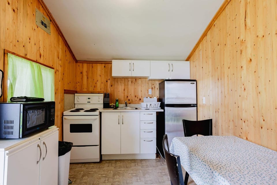 2-Bedroom Cottage #9 - Ambleside House in Kawartha Lakes