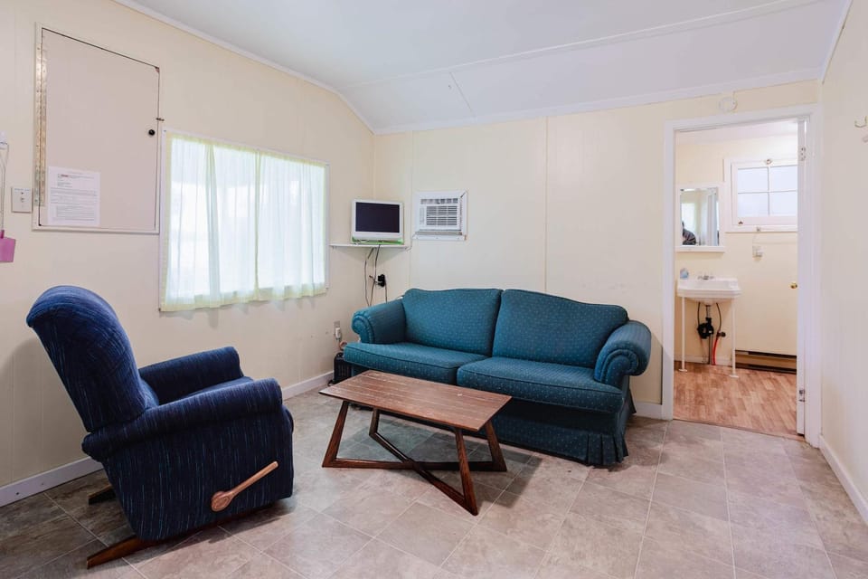 2-Bedroom Cottage #1 - Ambleside House in Kawartha Lakes