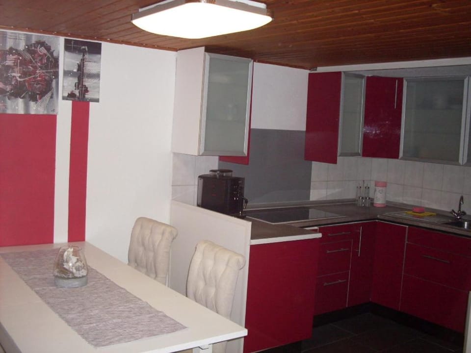 Kitchen or kitchenette, Kitchen or kitchenette