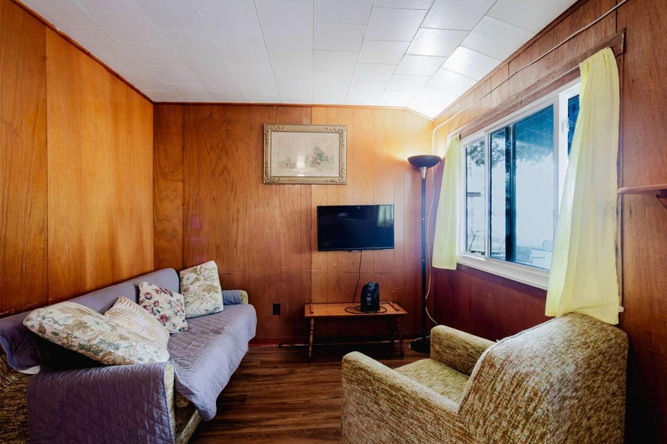 Ambleside - 2-Bedroom Cottage #8 House in Kawartha Lakes
