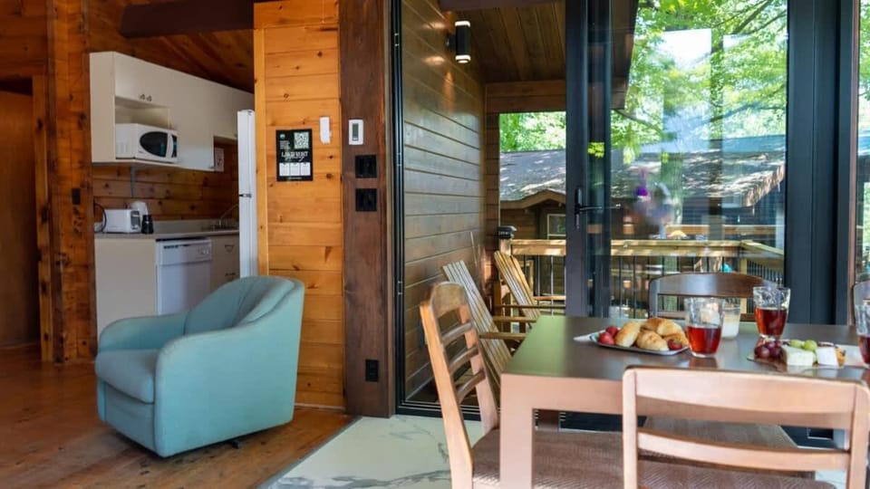 Lake Muskoka 3-bdrm Cottage - Pier 100 #70 House in Muskoka Lakes