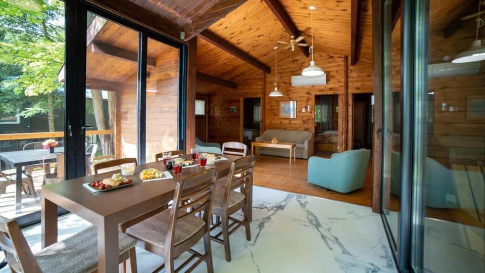 Lake Muskoka 3-bdrm Cottage - Pier 100 #70 House in Muskoka Lakes