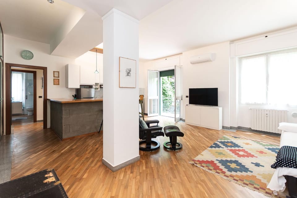 Communal lounge/ TV room, TV and multimedia, Kitchen or kitchenette, Living room, Seating area, Dining area, Evening entertainment