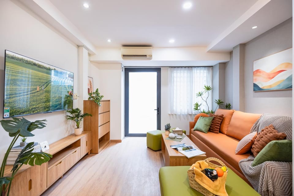 Day, TV and multimedia, Living room, Seating area, air conditioner