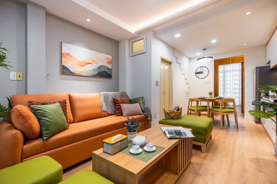 TV and multimedia, Kitchen or kitchenette, Living room, Seating area, Dining area, microwave, stove, air conditioner