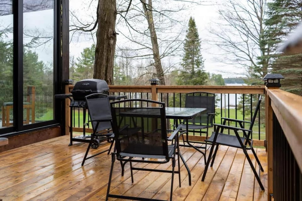 Lake Muskoka Deluxe 3-bdrm Cottage - Pier 100 #80 House in Muskoka Lakes