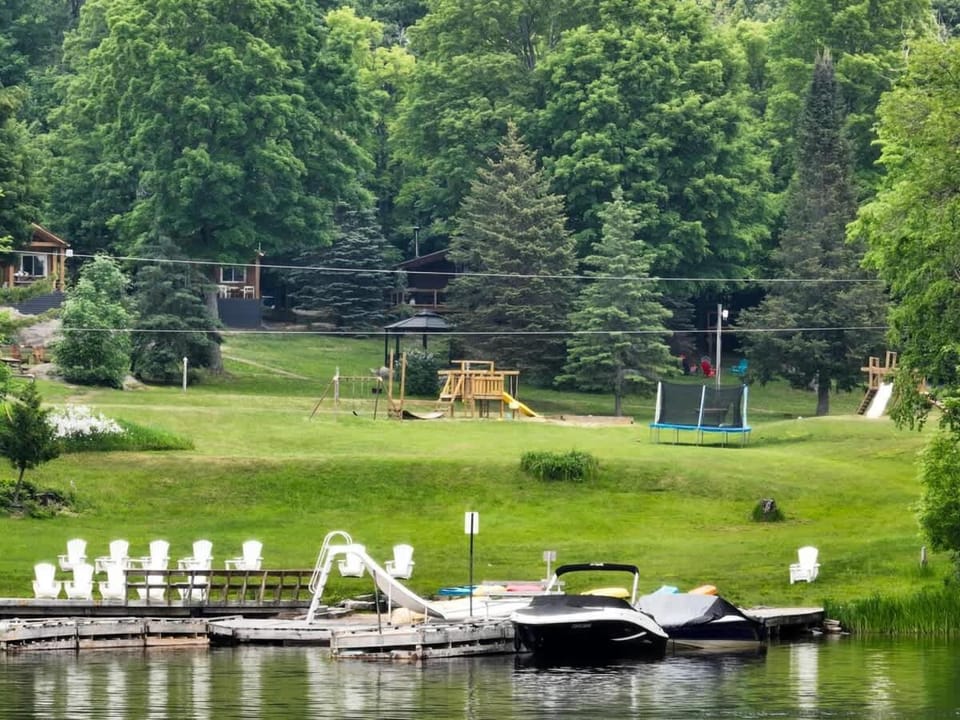 Lake Muskoka 3-bedroom Cottage - Pier 100 #20 House in Muskoka Lakes