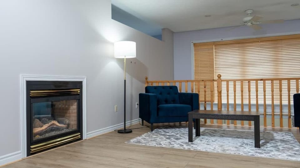 Muskoka Lakefront 4-bdrm Guest House House in Muskoka Lakes