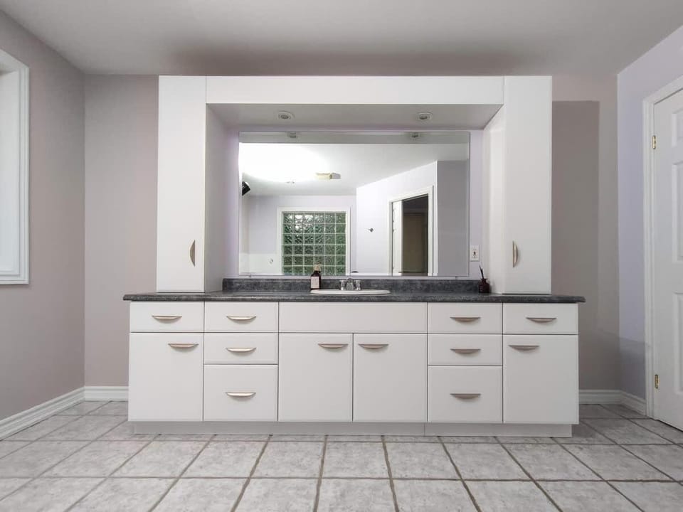 Muskoka Lakefront 4-bdrm Guest House House in Muskoka Lakes