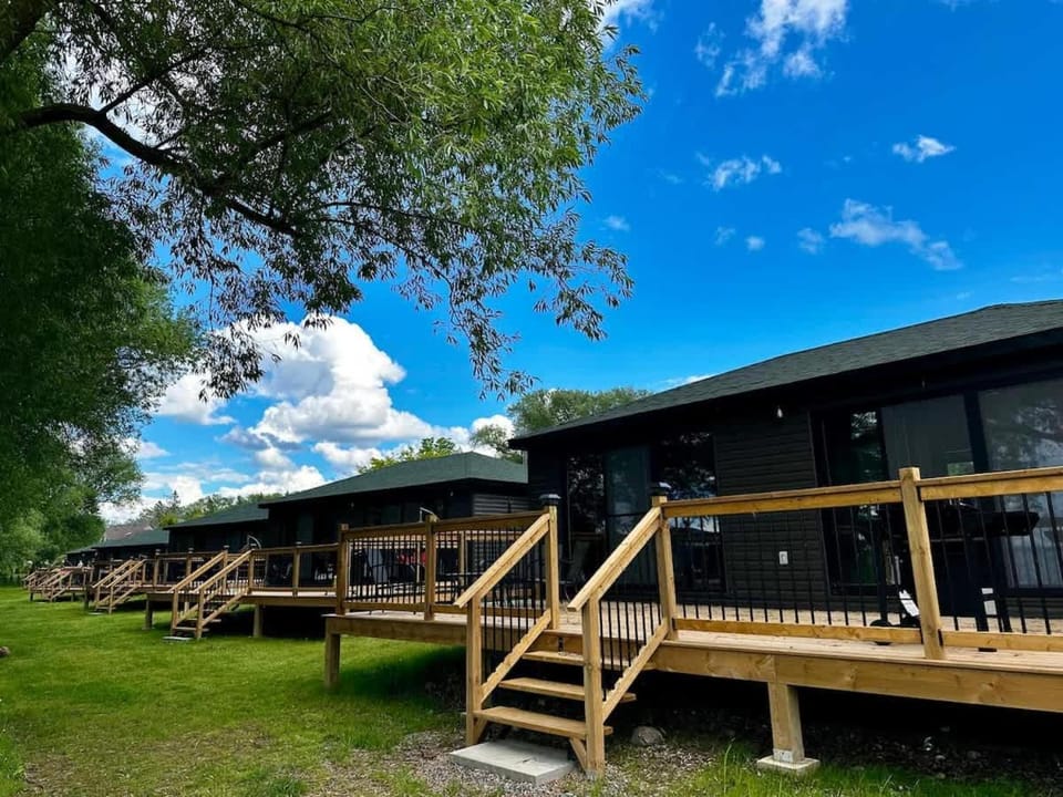 2-bedroom Lake Front Cottage in Harwood ON #6 House in Otonabee-South Monaghan