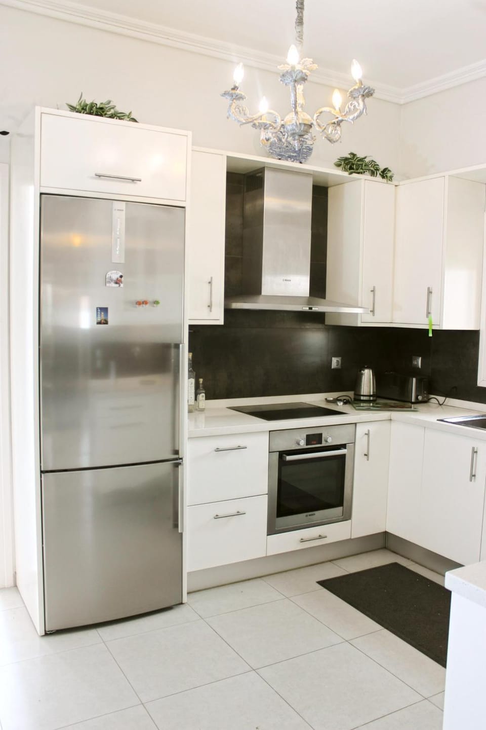 Kitchen or kitchenette, dishwasher, oven