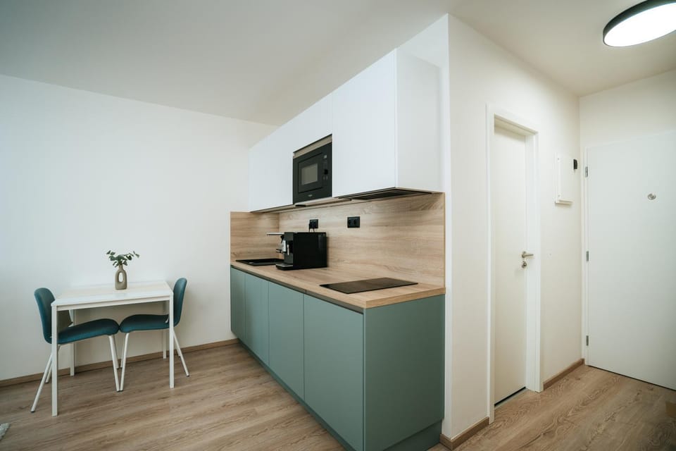 Kitchen or kitchenette, Dining area, dishwasher, stove