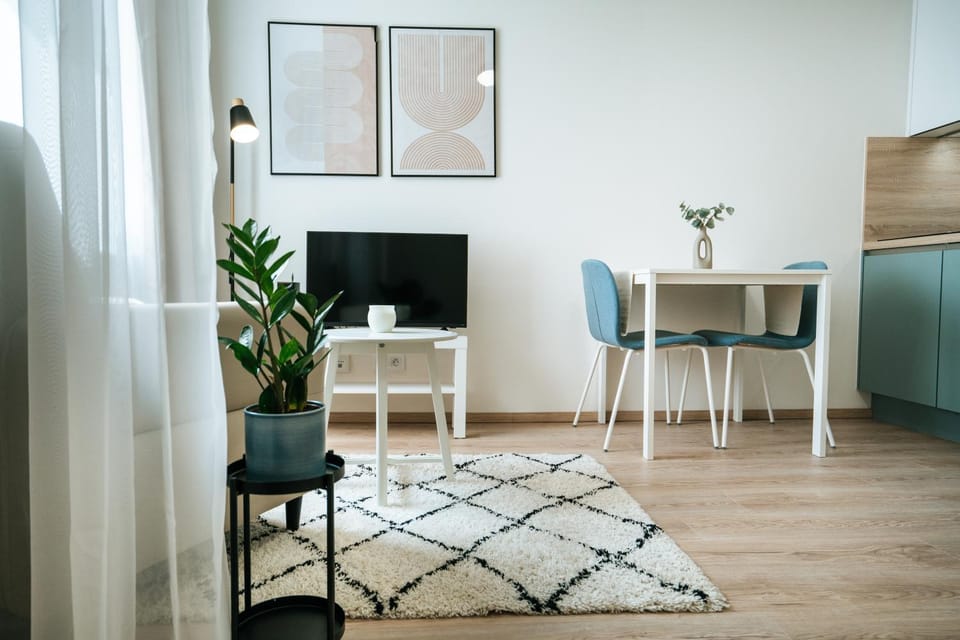 TV and multimedia, Living room, Seating area, Dining area