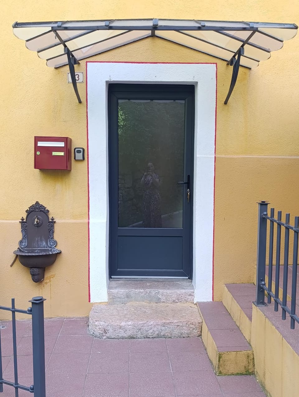 Facade/entrance