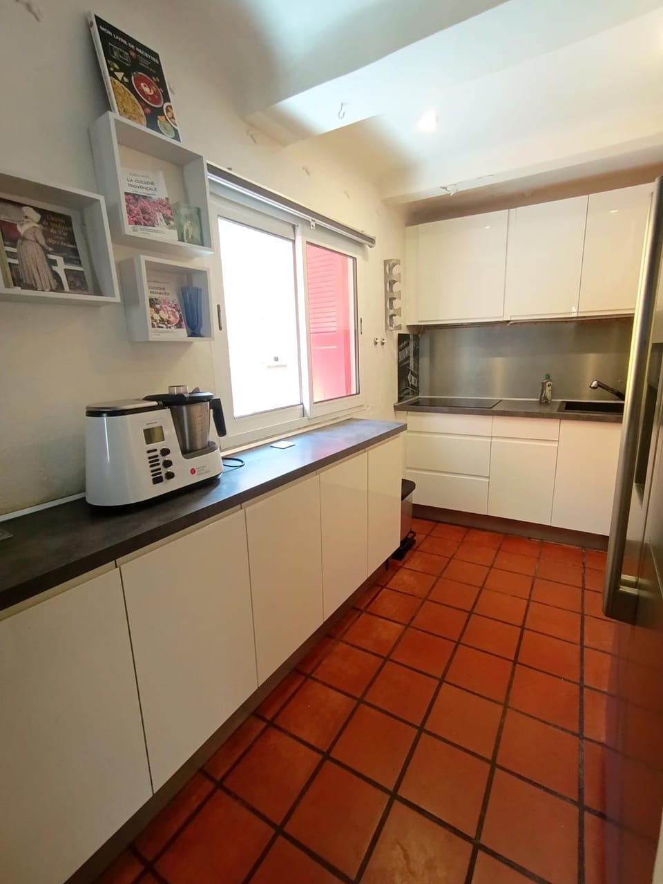 Kitchen or kitchenette, oven, stove