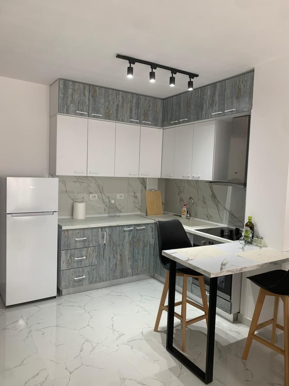 Kitchen or kitchenette, Dining area, oven