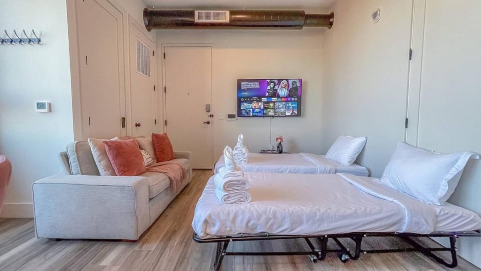 Bed, TV and multimedia, Living room, Bedroom