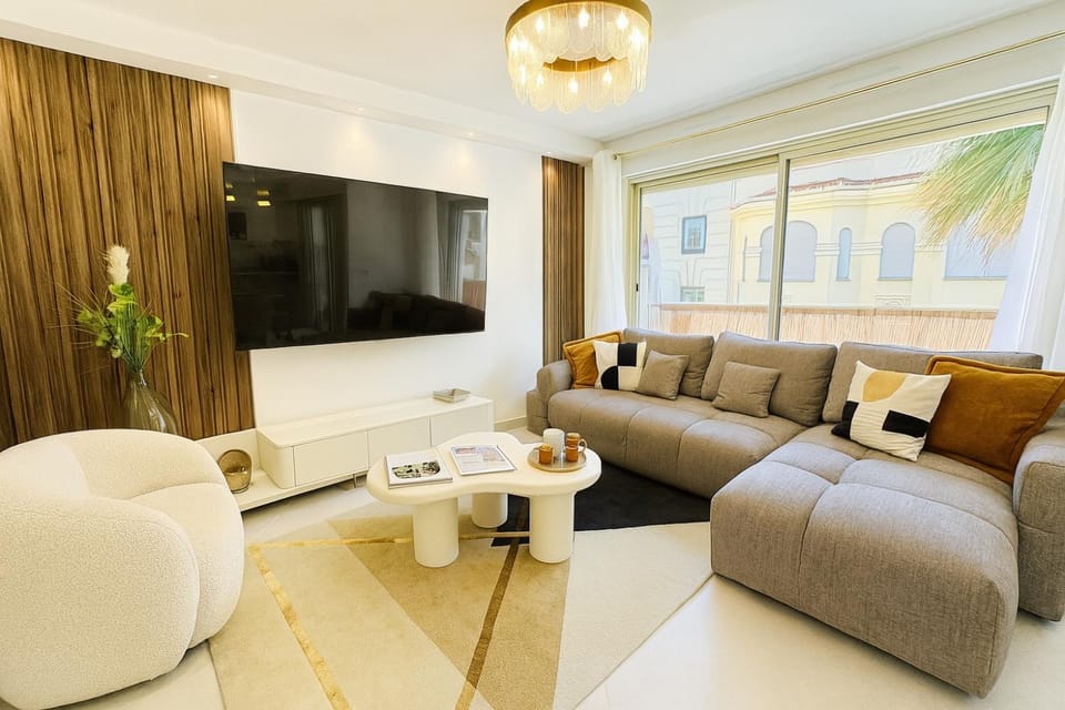 Communal lounge/ TV room, TV and multimedia, Living room, Seating area