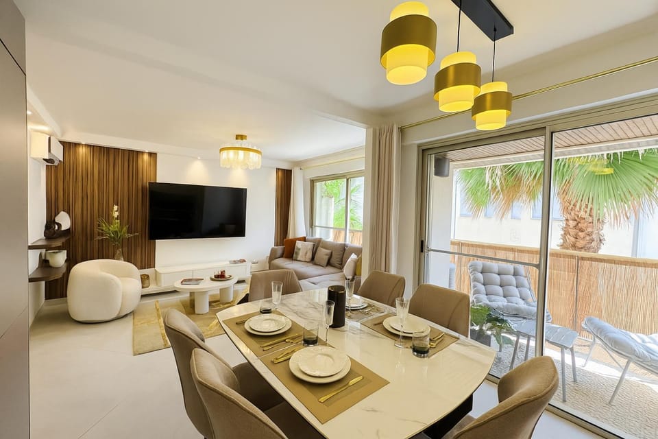 TV and multimedia, Living room, Dining area