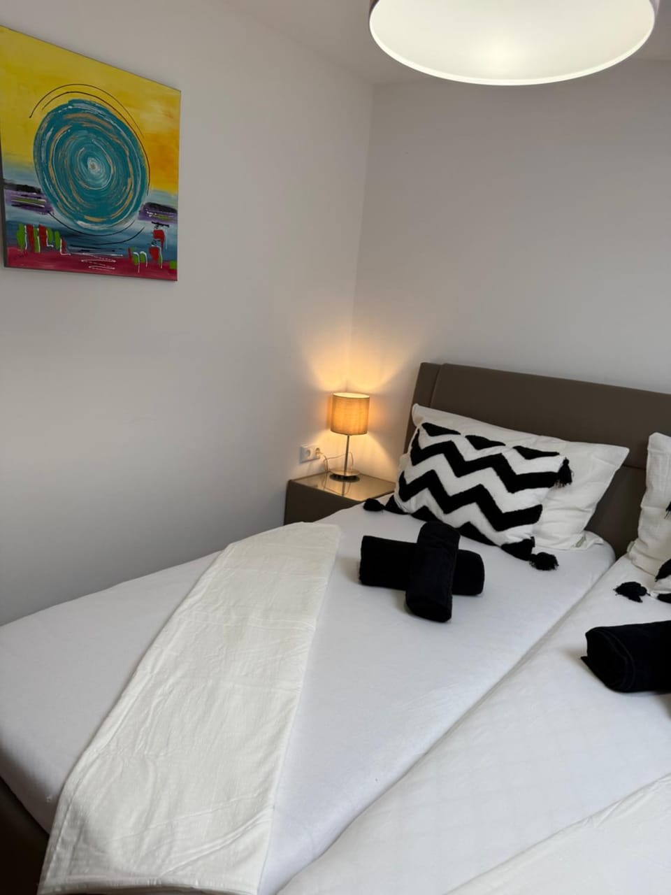 Bed, towels