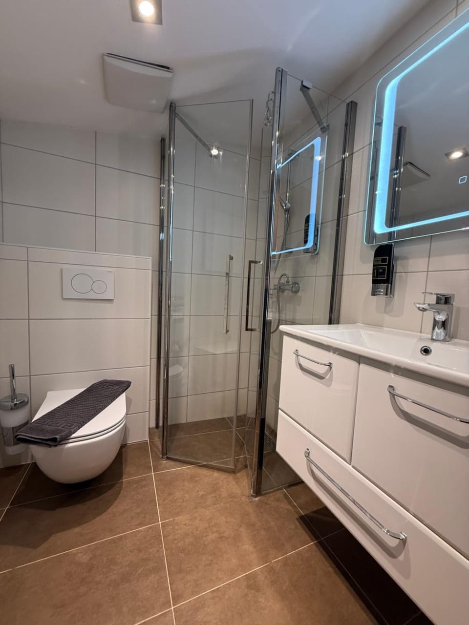 Shower, Toilet, Bathroom