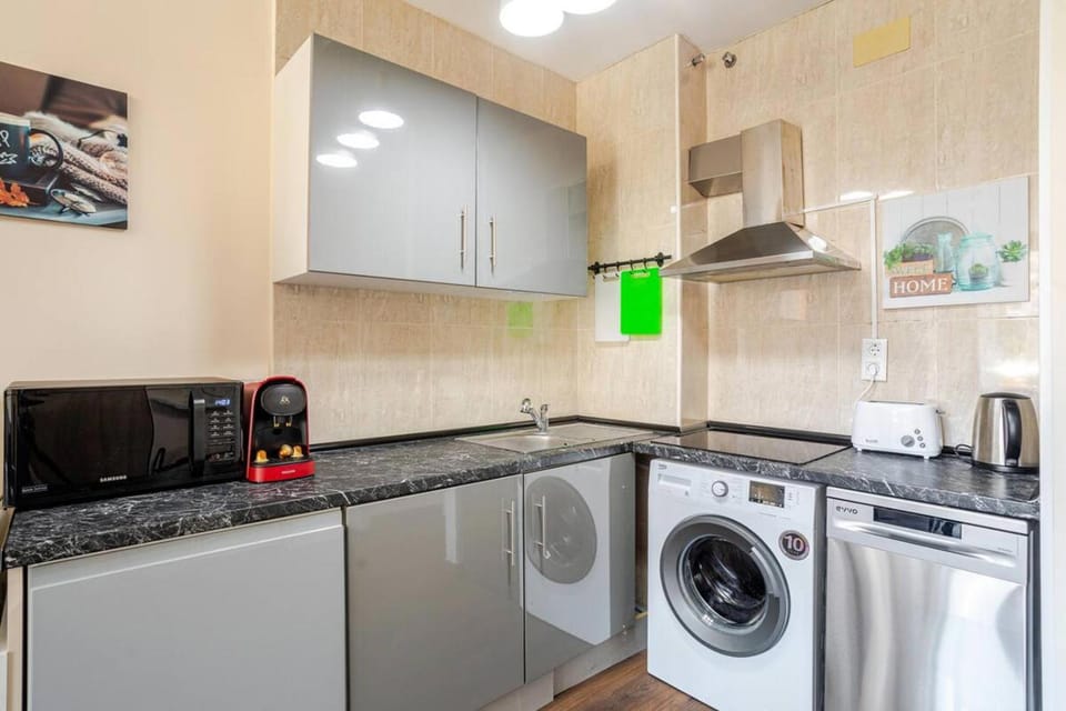 dishwasher, stove, toaster, washing machine