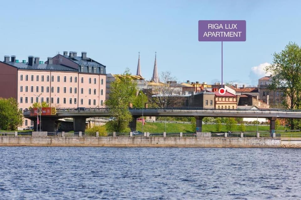 Property building, Nearby landmark, Day, Natural landscape, City view, River view, Street view, Location