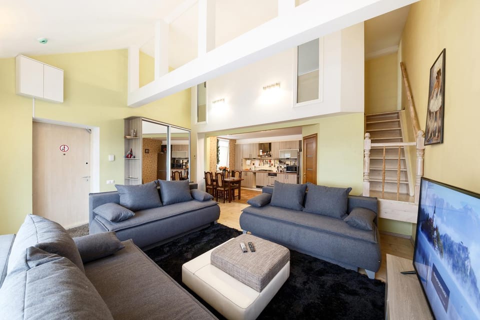 Communal lounge/ TV room, TV and multimedia, Living room, Seating area