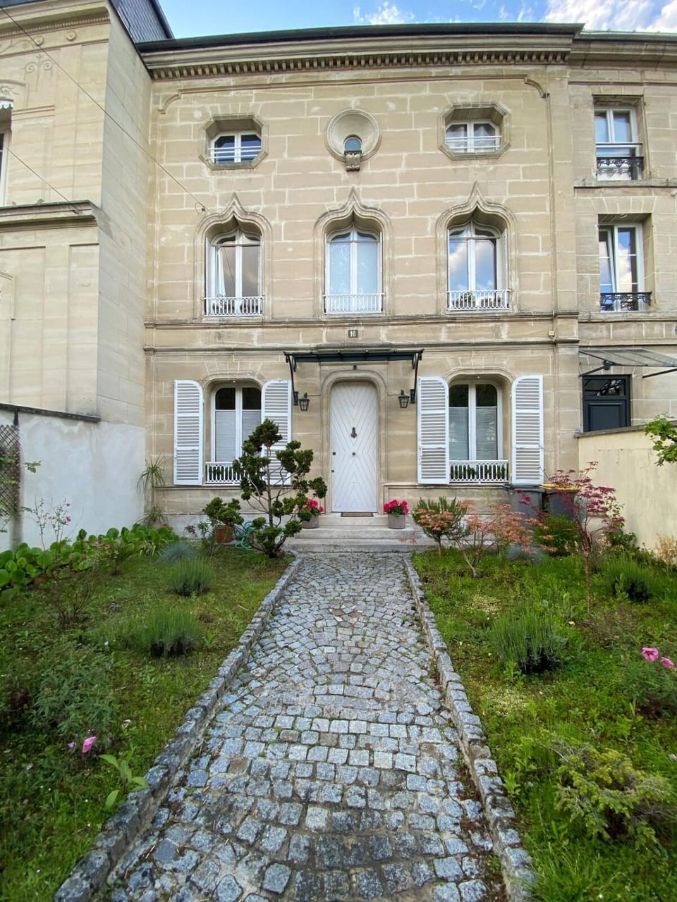 Facade/entrance