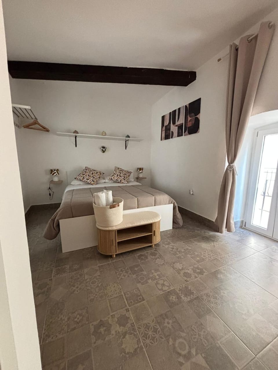 Bed, Photo of the whole room, Bedroom, towels