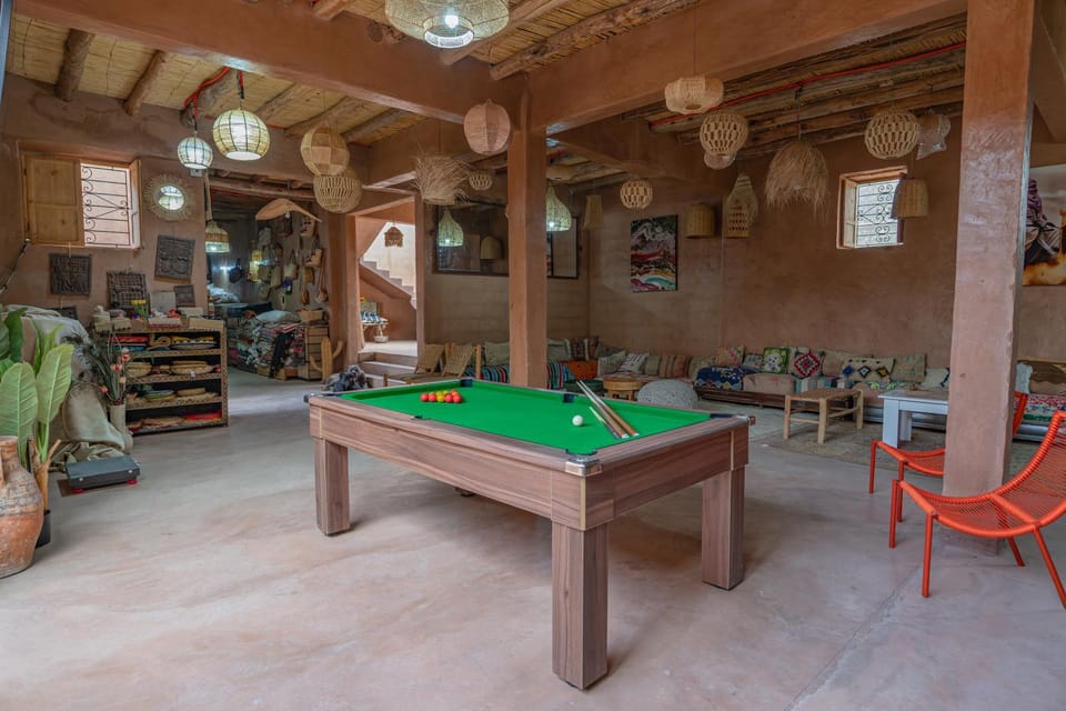 Property building, Billiard, Game Room, Game Room, Breakfast