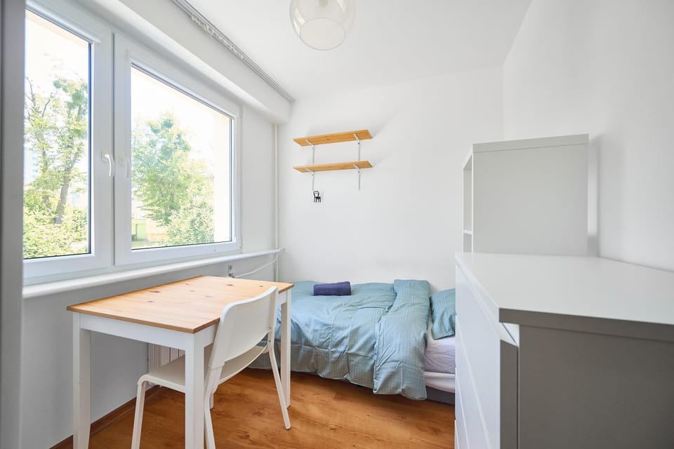 Bed, Photo of the whole room, Seating area, Bedroom