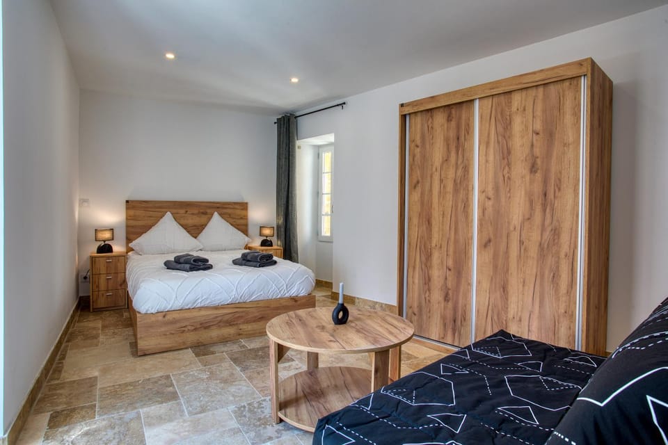 Bed, Photo of the whole room, Bedroom, towels, wardrobe