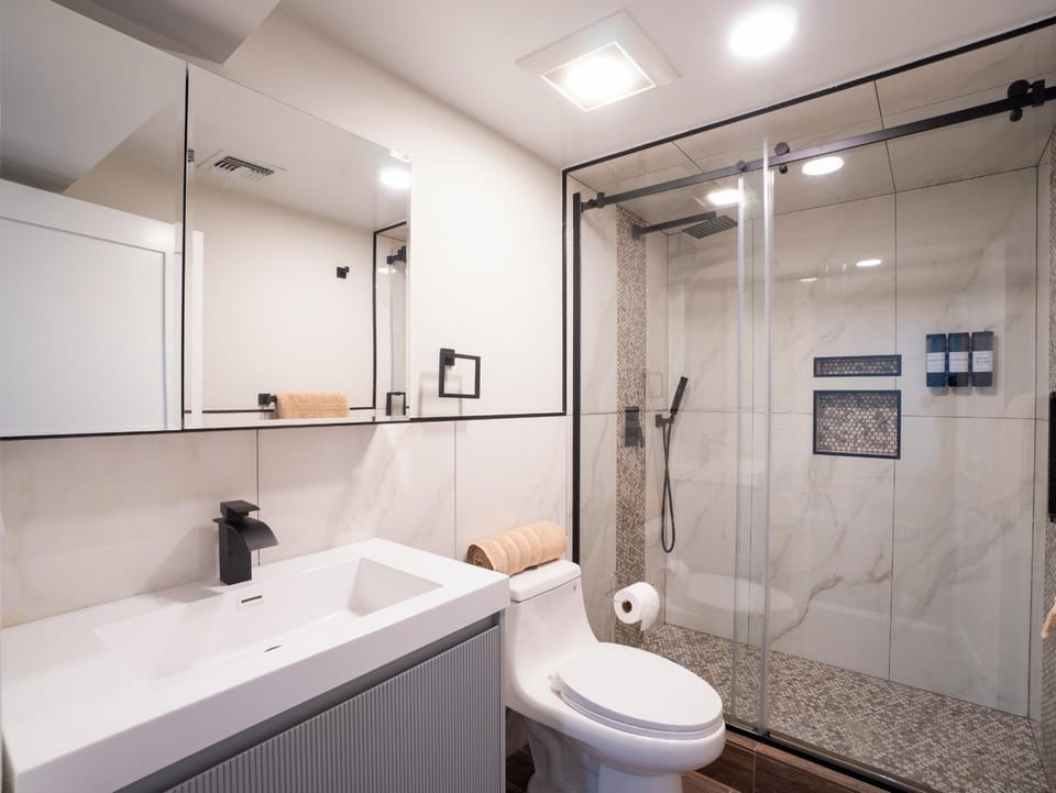 CityLine Group Stay | Near NYC | Private Parking House in North Bergen