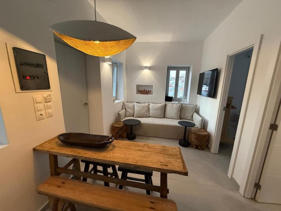 TV and multimedia, Living room, Seating area, Dining area