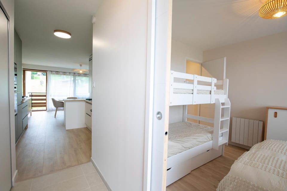 Bed, bunk bed