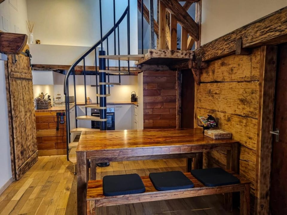 Kitchen or kitchenette, Seating area, Dining area